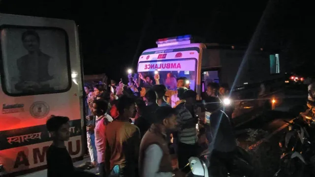 ଜମତାରାରେ ଲୋକଙ୍କ ଉପରେ ମାଡିଗଲା ଟ୍ରେନ । ୨ ମୃତ ସୂଚନା, ଅନ୍ଧାର ଯୋଗୁଁ ଉଦ୍ଧାର କାମ ବାଧାପ୍ରାପ୍ତ