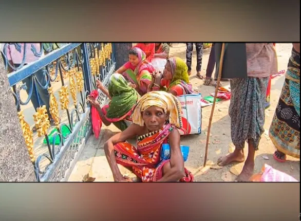 ହଜାରେ ଟଙ୍କା ଓ ବ୍ୟାଗ ପାଇଁ ହନ୍ତସନ୍ତ । ଟଙ୍କା ପାଇଁ ସକାଳୁ ସନ୍ଧ୍ୟା ଯାଏଁ ଅପେକ୍ଷା କରି ଖାଲି ହାତ । ବାଲେଶ୍ୱର ନିଳଗିିରି ପଞ୍ଚାୟତର ଘଟଣା ।