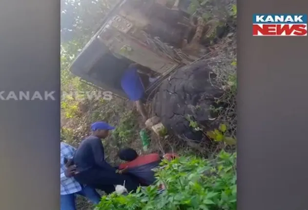 ବଣ୍ଡାଘାଟିରେ ଓଲଟିଲା କମାଣ୍ଡର । ଜଣେ ମୃତ, ୩ ଗୁରୁତର ।