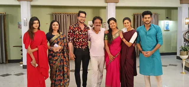 ଜୀ-ସାର୍ଥକ ପ୍ରସାରିତ ମେଗା ଧାରାବାହିକ 'ସୁନା ଝିଅ' ନୂଆ କାହାଣୀ ସହ ପୁଣି ସଫଳତାର ସହ ଦର୍ଶକଙ୍କ ମନ ଜିତୁଛି