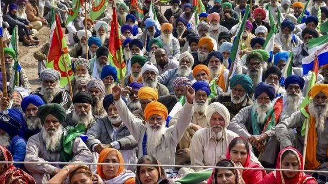 ଶମ୍ଭୁ ସୀମାରେ ବ୍ୟାରିକେଡ୍ ଭାଙ୍ଗିପାରନ୍ତି ଚାଷୀ । ଆଜି ଦିଲ୍ଲୀ ଅଭିମୁଖେ ଯାତ୍ରା କରିବେ ହଜାର ହଜାର ଚାଷୀ ।