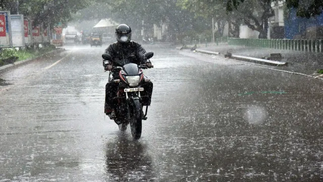 ତାତିରୁ ମିଳିବ ସାମାନ୍ୟ ଆଶ୍ୱସ୍ତି । ୪ରୁ ୫ ଦିନ ପର୍ଯ୍ୟନ୍ତ ଉତ୍ତର ଓଡିଶାର ଅଧିକାଂଶ ସ୍ଥାନରେ ହାଲୁକା ବର୍ଷା ସମ୍ଭାବନା ।