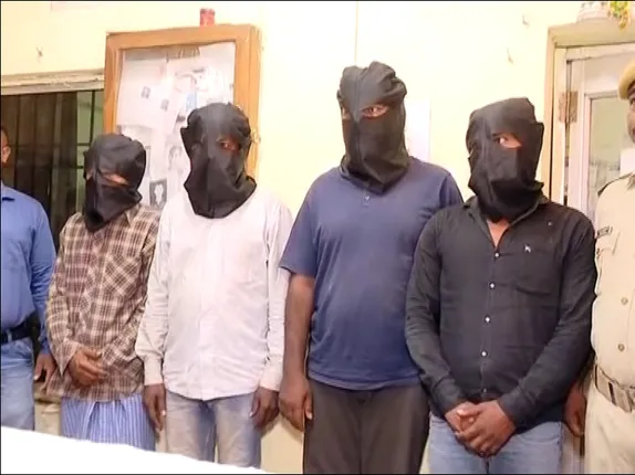 କଟକରେ ପୂଜା ମଣ୍ଡପରୁ ଲୁଟ୍ ଘଟଣାର ପର୍ଦ୍ଦାଫାଶ । ୪ ଜଣଙ୍କୁ ଗିରଫ କଲା ପୋଲିସ ।