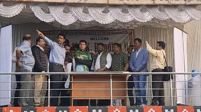 ସମ୍ବଲପୁରରେ ଫାଇଭ ଟି ଅଧ୍ୟକ୍ଷ ଭିକେ ପାଣ୍ଡିଆନ । ମା’ ସମଲେଇଙ୍କ ଦର୍ଶନ ପରେ ମହାନଦୀ ମାରାଥନର ଯୋଗଦେଲେ । ଭିଏସଏସ ଷ୍ଟାଡିୟମରେ କ୍ରିକେଟ ଖେଳିଲେ ।