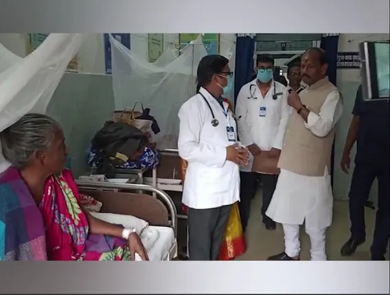 ସୁନ୍ଦରଗଡ଼ ଗସ୍ତରେ ରାଜ୍ୟପାଳ ରଘୁବର ଦାସ । ସବଡ଼େଗା ବ୍ଲକ ହସ୍ପିଟାଲରେ ପହଞ୍ଚିି ରୋଗୀଙ୍କ ସ୍ୱାସ୍ଥ୍ୟବସ୍ଥା ବୁଝିଲେ । ଡାକ୍ତରଙ୍କ ସହ କଲେ ଆଲୋଚନା ।