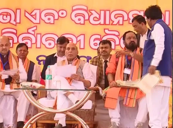 ନବରଙ୍ଗପୁରରେ ପହଞ୍ଚିଲେ ରାଜନାଥ ସିଂ । ବିଜେପିର କୋର କମିଟି ବୈଠକରେ ଦେଲେ ଯୋଗ, ୨୦୨୪ ନିର୍ବାଚନ ପାଇଁ କର୍ମୀଙ୍କୁ ଦେବେ ଗୁରୁମନ୍ତ୍ର ।