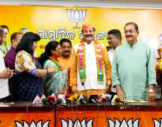 ପଦ୍ମ ଧରିଲେ ପ୍ରଶାନ୍ତ ଜଗଦ୍ଦେବ । କହିଲେ, ବିଜେପିରେ ସାମିଲ ହୋଇ ଖୁସି ଅଛି, ଖୁବଶୀଘ୍ର ଓଡ଼ିଶାରେ ଡବଲ ଇଞ୍ଜିନ ସରକାର ହେବାକୁ ଯାଉଛି ।