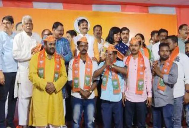 ବିଜେପିରେ ମିଶିଲେ ଦୁଇ ପୂର୍ବତନ ବିଧାୟକ । ପଦ୍ମ ଧରିଲେ ନବୀନ ନନ୍ଦ ଓ ଭାଦବ ହାଁସଦା ।