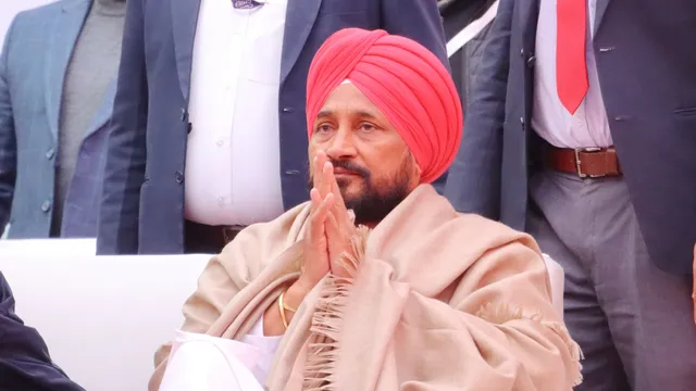 ପୂର୍ବ ମୁଖ୍ୟମନ୍ତ୍ରୀ ଚରଣଜିତ୍ ସିଂ ଚନ୍ନୀଙ୍କୁ ଗୃହବନ୍ଦୀ କଲା ପୋଲିସ । ଚନ୍ନୀ କହିଲେ, ପଞ୍ଜାବରେ ଜରୁରୀକାଳୀନ ପରିସ୍ଥିତି