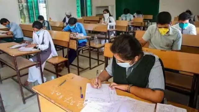 ମାଟ୍ରିକ ପରୀକ୍ଷାରେ ଅବ୍ୟବସ୍ଥା ଧରିଲା ଏଆଇ । ଆର୍ଟିଫିସିଆଲ ଇଂଟେଲିଜେନ୍ସ କ୍ୟାମେରାରରେ କଏଦ ହେଲା ପରୀକ୍ଷା କେନ୍ଦ୍ରରେ ବ୍ୟତିକ୍ରମ