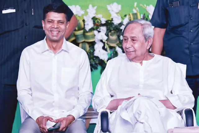 ରାଜ୍ୟର ଛାତ୍ରଛାତ୍ରୀଙ୍କୁ ମିଳିବ ନଵୀନ ଓଡିଶା ମ୍ୟାଜିକ୍ କାର୍ଡ । ମାର୍ଚ୍ଚ ୫ ତାରିଖରୁ ଅନଲାଇନ୍ ରେଜିଷ୍ଟ୍ରେସନ୍ । ଅଗଷ୍ଟ ୧୫ ତାରିଖରୁ ଛାତ୍ରଛାତ୍ରୀଙ୍କୁ ବଣ୍ଟନ ।