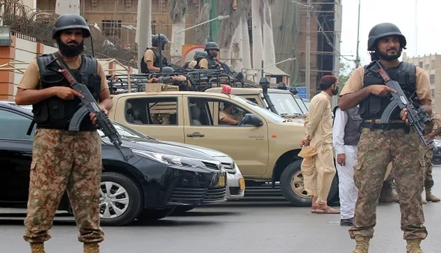 ନିର୍ବାଚନ ପୂର୍ବରୁ ପାକିସ୍ତାନ ଜଳୁଛି  :  ଆତଙ୍କବାଦୀ ଆକ୍ରମଣରେ ୧୦ ଜଣ ପୋଲିସ ନିହତ, ୬ ଜଣ ଆହତ