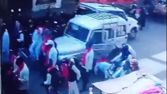 ଗାଡି ଚଳାଉଥିବାବେଳେ ହୃଦଘାତର ଶିକାର ହେଲେ ଡ୍ରାଇଭର: ଶୋଭାଯାତ୍ରା ଉପରେ ମାଡ଼ିଗଲା ବୋଲେରୋ