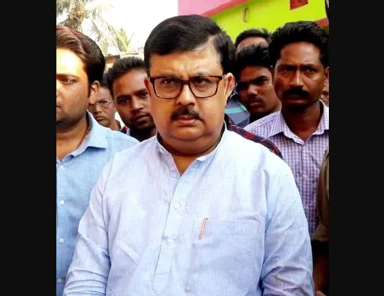 ଚର୍ଚ୍ଚାରେ କଂଗ୍ରେସର ବିରିଷ୍ଠ ନେତା ଚିରଞ୍ଜିବୀଙ୍କ ବନ୍ଧୁ ମିଳନ । ବ୍ୟାନରରେ ଦଳୀୟ ଚିହ୍ନ ନଥିବାରୁ ଦଳ ଛାଡ଼ିବା ନେଇ ବଢୁଛି ଚର୍ଚ୍ଚା ।