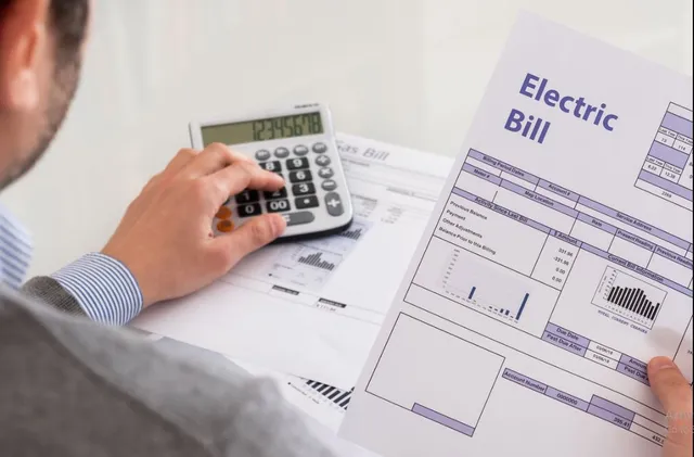 ଘରୋଇ ଉପଭୋକ୍ତା ପାଇଁ ଖୁସି ଖବର । ବିଜୁଳି ଦରକୁ କମାଇଲା ଓଇଆରସି । ପ୍ରତି ସ୍ଲାବରେ ୧୦ ପଇସା ଲେଖାଏଁ ଦର କମିଲା ।