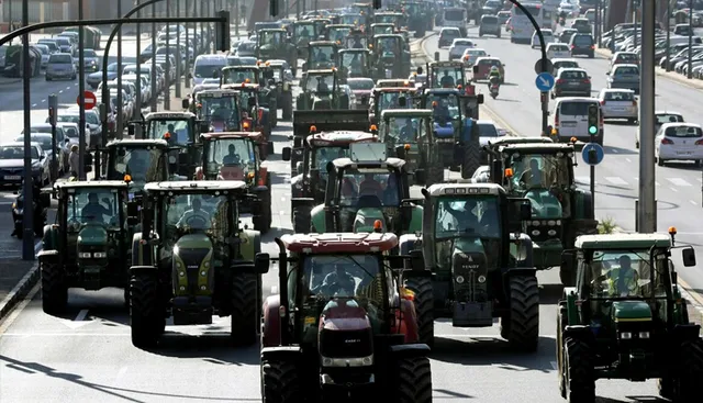 ଇଟାଲୀରେ କୃଷକ ଆନ୍ଦୋଳନ ନିୟନ୍ତ୍ରଣ ବାହାରେ  :  ବିକ୍ଷୋଭକାରୀମାନେ ଟ୍ରାକ୍ଟର ଧରି ରାଜଧାନୀ ରୋମରେ ପ୍ରବେଶ କଲେ
