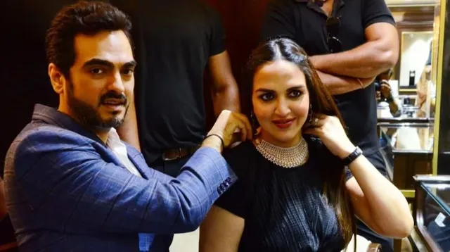 ଅଭିନେତ୍ରୀ ଈଶା ଦେଓଲଙ୍କ ବିବାହ ବିଚ୍ଛେଦ । ୧୨ବର୍ଷର ବୈବାହିକ ଜୀବନରେ ପୂର୍ଣ୍ଣଚ୍ଛେଦ ।