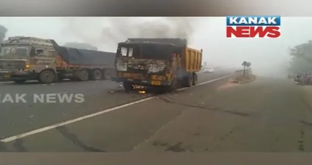 କଟକ ତେଲେଙ୍ଗାପେଣ୍ଠ ଓଭରବ୍ରିଜ ଉପରେ ଜଳିଗଲା ଟ୍ରକ୍ । ବାଲି ବୋଝେଇ ଟ୍ରକ୍ ଛିଡା ହୋଇଥିବାବେଳେ ହଠାତ୍ ଲାଗିଲା ନିଆଁ ।