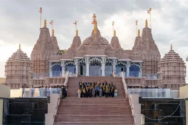 ବିଶ୍ୱ ଦେଖିବ ୟୁଏଇରେ ପ୍ରଥମ ହିନ୍ଦୁ ମନ୍ଦିର । ଉଦଘାଟନ କରିବେ ପ୍ରଧାନମନ୍ତ୍ରୀ ମୋଦୀ । ମରୁଭୂମିରେ ହୋଇଛି ଭବ୍ୟ ମନ୍ଦିର ।