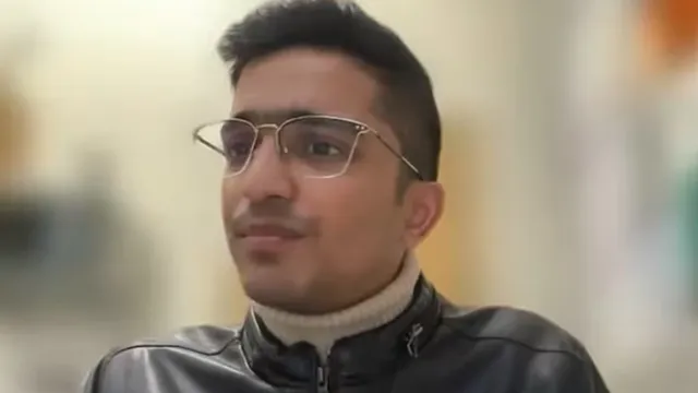 ବିଟ୍ରେନରେ ଘୃଣାର ଶିକାର ହେଲେ ଭାରତୀୟ ଛାତ୍ର । ଭିଡିଓ ଜାରି କରି ଅଭିଯୋଗ ଆଣିଲେ ସତ୍ୟମ ସୁରାଣା