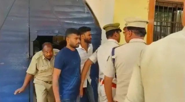 ଜେଲରୁ ଧଳାଜହର ରାକେଟର ଖୋଲିବ ଗୁମର । ଖୋର୍ଦ୍ଧା ଜେଲରୁ ବ୍ରାଉନସୁଗାର କାରବାର ମାମଲା । ରିମାଣ୍ଡରେ ୪ ଅଭଯୁକ୍ତ ।