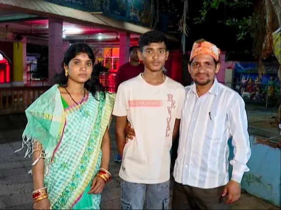 ପୁଅକୁ ଖୋଜି ପାଇଲେ ବାପା, ମା’ । ଆକଟ କରିବାରୁ ଘର ଛାଡି ଚାଲିଯାଇଥିଲେ ନଗେଶ ।