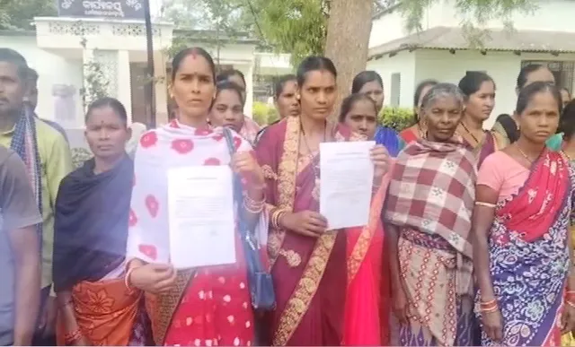 ଚାଷୀଙ୍କ କୃଷି ଋଣ ହଡପ କରାଯାଇଥିବା ଅଭିଯୋଗ । ଠକେଇର ଶିକାର ହେଇଛନ୍ତି ୫୭ ଜଣ ଛାଷୀ ।