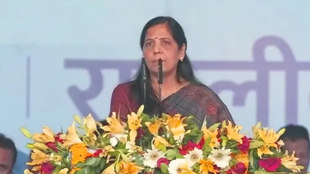 ଜେଲରୁ ନିର୍ବାଚନୀ ଇସ୍ତାହାର ପଠାଇଲେ ଅରବିନ୍ଦ କେଜ୍ରିୱାଲ, ଇଣ୍ଡିଆମେଣ୍ଟ ମହାରାଲିରେ ପତ୍ନୀ ସୁନୀତା କେଜ୍ରିୱାଲ କଲେ ଘୋଷଣା