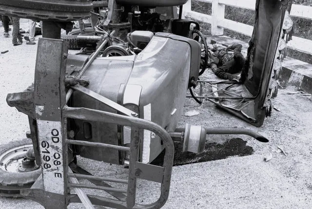 ଜାଗର ଯାତ୍ରା ଦେଖି ଘରକୁ ଫେରିବା ବେଳେ ଦୁର୍ଘଟଣା । ଟ୍ରାକ୍ଟର ଓଲଟି ୨୦ ଆହତ, ୫ଜଣଙ୍କ ଅବସ୍ଥା ଗୁରୁତର