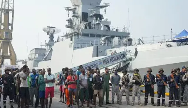 ଆରବ ସାଗରରେ ଭାରତୀୟ ନୌସେନାର ଶକ୍ତି ପ୍ରଦର୍ଶନ । ୪୦ ଘଣ୍ଟା ଅପରେସନ୍ ପରେ କାବୁ ହେଲେ ୩୫ ସମୁଦ୍ର ଲୁଟେରା