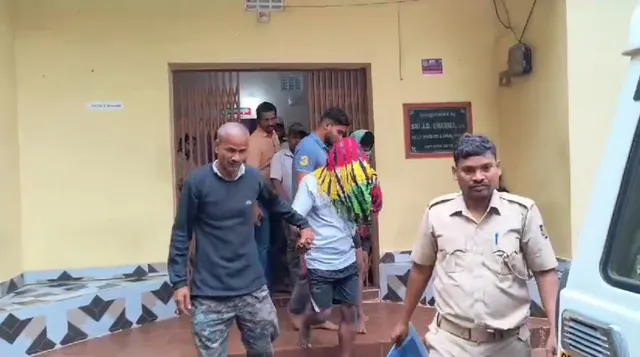 କୁଲଡିହା ଅଭୟାରଣ୍ୟରେ ରାତି ଅଧିଆ କମ୍ବିଂ ଅପରେସନ୍ । ୬ ଶିକାରୀ ଗିରଫ, ୬ ବନ୍ଧୁକ ଜବତ ।