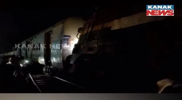 ଲାଇନଚ୍ୟୁତ ହେଲା ବିଶାଖପାଟଣାରୁ ଭବାନୀପାଟଣା ଆସୁଥିବା ଟ୍ରେନ । ଅଳ୍ପକେ ବର୍ତ୍ତିଲେ ସମସ୍ତ ଯାତ୍ରୀ ।