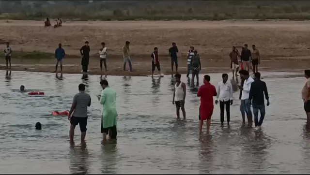 ଚୋରାବାଲିର ଚକ୍ରବ୍ୟୁହ । ନଦୀରେ ଗାଧୋଇବା ବେଳେ ଚୋରାବାଲିରେ ଫଶି ୩ ନିଖୋଜ ।