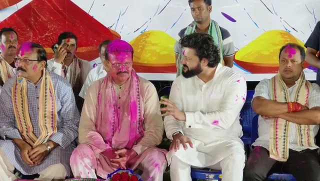 ଦୋଳପୂର୍ଣ୍ଣିମାରେ କଟକରୁ ଆସିଲା ରାଜନୀତିର ରୋଚକ ଚିତ୍ର । ଭର୍ତ୍ତୃହରିଙ୍କ ଆଶୀର୍ବାଦ ନେଲେ ଅନୁଭବ । ଫଟୋକୁ ନେଇ ବଢିଲା ଚର୍ଚ୍ଚା