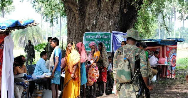 ମାଓ ପ୍ରବଣ ବସ୍ତରରେ ପଡିଲା ଭୋଟ୍ । ଆତଙ୍କକୁ ଖାତିର ନକରି ଭୋଟ୍ ଦେଲେ ଭୋଟର । ଭୋଟରଙ୍କ ଭିତରେ ଅନେକ ଓଡିଆ ସାମିଲ ।