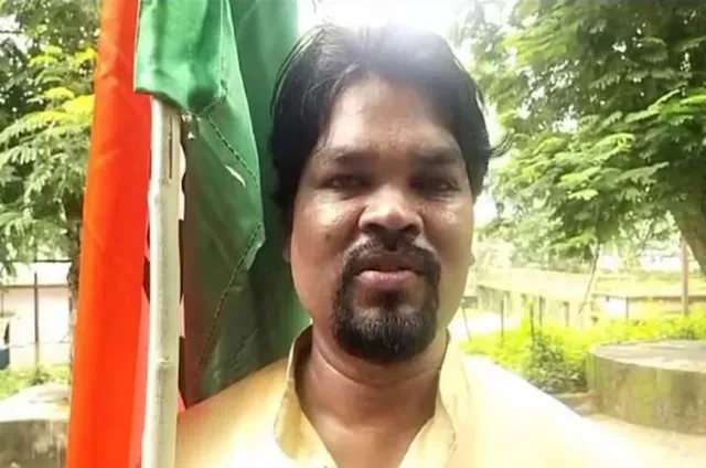 ‘ହାତ’ ଛାଡ଼ିଲେ ପୂର୍ବତନ ହକି ତାରକା ପ୍ରବୋଧ ତିର୍କୀ । ତଳସରା ଟିକେଟ୍ ଦେଇ ପୁଣି ଛଡ଼ାଇନେଇଥିଲା କଂଗ୍ରେସ ।