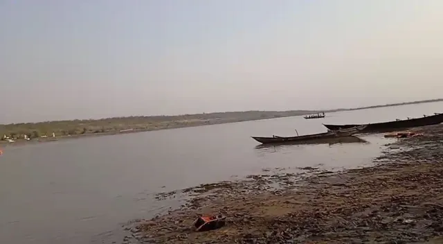 ମହାନଦୀରେ ଯାତ୍ରୀବାହୀ ଡଙ୍ଗା ବୁଡି ଜଣେ ମୃତ, ୭ ନିଖୋଜ । ନିଖୋଜ ବ୍ୟକ୍ତିଙ୍କୁ ଖୋଜିବାକୁ ଏବେବି ଚାଲିଛି ରେସକ୍ୟୁ ଅପରେସନ ।