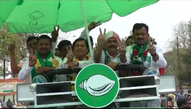 ବାଲିଗୁଡାରେ ବିଜେଡି ସାଂସଦ ପ୍ରାର୍ଥୀଙ୍କ ଶକ୍ତିପ୍ରଦର୍ଶନ । ପାରମ୍ପାରିକ ନୃତ୍ୟ ଓ ଗୀତ ସହ ବିଭିନ୍ନ ଅଞ୍ଚଳ ବୁଲି ପ୍ରଚାର କଲେ ଅଚ୍ୟୁତ ସାମନ୍ତ