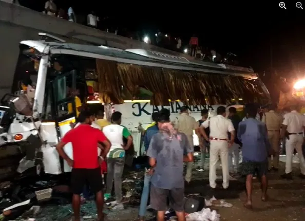 ଯାଜପୁରରେ ବସ୍ ଓଲଟିବା ଘଟଣା । ଜଣେ ମହିଳାଙ୍କ ସମେତ ୫ ମୃତ, ୪୬ ଜଣ ଆହତ । ଏସସିବିରେ ଚାଲିଛି ଚିକିତ୍ସା ।