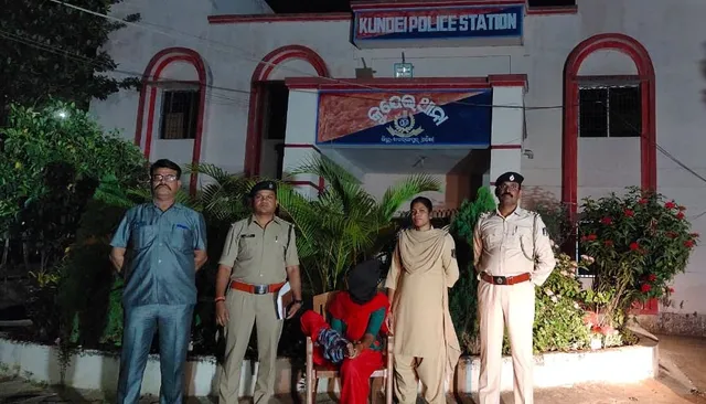 ନବରଙ୍ଗପୁର ସୀମାରୁ ଆହତ ମହିଳା ନକ୍ସଲ ଗିରଫ । ଛତିଶଗଡ ଏକାୱାରୀ ଗାଁରେ ଲୁଚିଥିବାବେଳେ ଗିରଫ କଲା ଗୁଇନ୍ଦା ଟିମ୍ ।