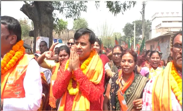 ମୈଦାନକୁ ଓହ୍ଲାଇଲେ ପ୍ରାର୍ଥୀ । ଝାରସୁଗୁଡାରେ ବିଜେପିର ବିଶାଳ ରାଲି । ସେପଟେ ପାରଳାଖେମୁଣ୍ଡିରେ କଂଗ୍ରେସର ଶକ୍ତି ପ୍ରଦର୍ଶନ