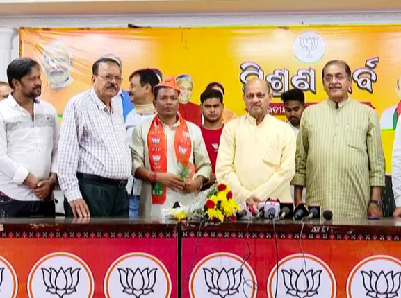 ବିଜେପିରେ ବିଧିବଦ୍ଧ ଭାବେ ସାମିଲ ହେଲେ କୈଳାଶ କୁଲେସିକା । ଟିକେଟ ନ ମିଳିବାରୁ ରାତିରେ ଛାଡିଥିଲେ ବିଜେଡି, ଇସ୍ତଫାପତ୍ରରେ ଲେଖିଲେ ଦଳ ବୁଝି ପାରିଲାନି ମୂଲ୍ୟ ।