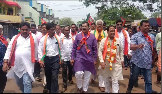 ଢେଙ୍କାନାଳରେ ଜମୁଛି ପ୍ରଚାର । ତାରିଣୀ ମା’ଙ୍କୁ ପୂଜାର୍ଚ୍ଚନା ପରେ ପ୍ରଚାରରେ ବାହାରିଲେ ରୁଦ୍ରନାରାୟଣ ପାଣି ।