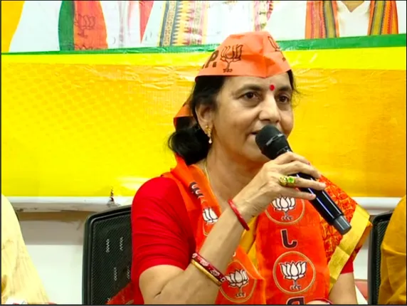 ବିଜେପିରେ ମିଶିଲେ ଜ୍ୟୋତି ପାଣିଗ୍ରାହୀ । ବିଜେଡିରୁ ଟିକେଟ ନମିଳିବାରୁ କିଛି ଦିନ ତଳେ ଛାଡ଼ିଥିଲେ ଦଳ ।