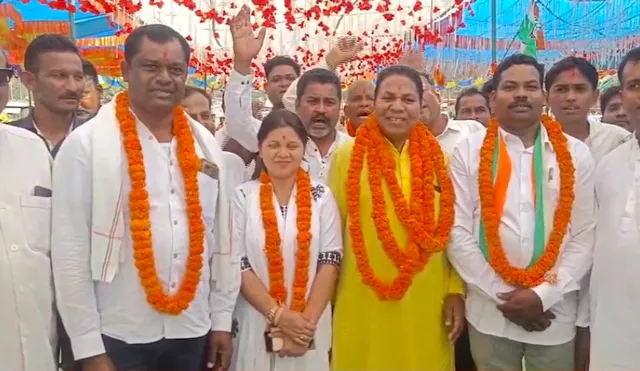 ଦିନରେ ପ୍ରବଳ ଖରା ଯୋଗୁଁ  ପ୍ରଚାର ମାନ୍ଦା । ଖରା କମିଲେ ପ୍ରଚାରକୁ ଓହ୍ଲାଉଛନ୍ତି ନେତା ଓ କର୍ମୀ । ଗାଁରେ ବି ଦେଖିବାକୁ ମିଳୁଛି ସମାନ ଚିତ୍ର ।