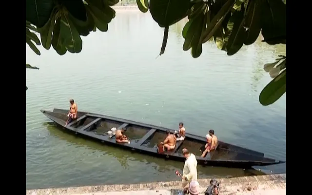 ଚାପ ଖେଳିବେ ମହାପ୍ରଭୁ । ନରେନ୍ଦ୍ର ପୁଷ୍କରିଣୀରୁ ବାହାର କରାଗଲା ନନ୍ଦା, ଭଦ୍ରା ଓ ବୈଜୟନ୍ତୀଙ୍କ ଚାପ ଡଙ୍ଗା ।