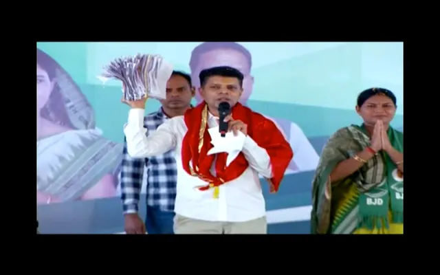 କୋରାପୁଟ ଓ ରାୟଗଡ଼ାରେ କାର୍ତିକ ପାଣ୍ଡିଆନଙ୍କ ନିର୍ବାଚନ ପ୍ରଚାର । ନାଁ ନନେଇ କେନ୍ଦ୍ରମନ୍ତ୍ରୀଙ୍କୁ କଲେ ଟାର୍ଗେଟ, ବିଜୁ ସ୍ୱାସ୍ଥ୍ୟ କଲ୍ୟାଣ ଯୋଜନାର ବାଟ ଓଗାଳୁଥିବା ଅଭିଯୋଗ