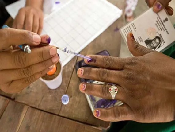 ପ୍ରଥମ ପର୍ଯ୍ୟାୟରେ ଏପ୍ରିଲ ୧୯ ତାରିଖରେ ୧୦୨ ଲୋକସଭା ଆସନରେ ହେବାକୁ ଯାଉଛି ନିର୍ବାଚନ । ଜାଣନ୍ତୁ କେଉଁ ରାଜ୍ୟର କେଉଁ ଆସନ ପାଇଁ ହେବ ଭୋଟ ଗ୍ରହଣ