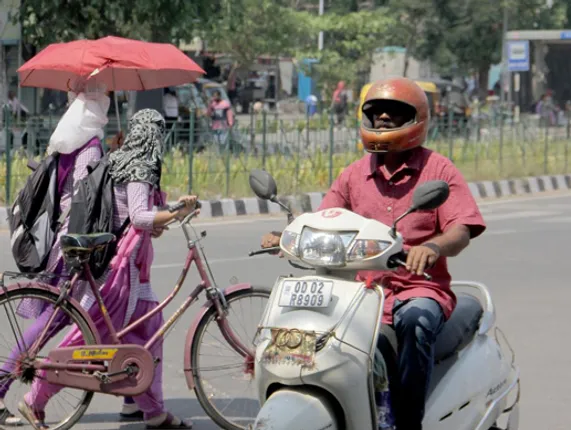 କିଛିଦିନର ଆଶ୍ୱସ୍ତି ପରେ ଅସହ୍ୟ ହେଲା ତାତି । ରାଜ୍ୟର ୨୯ ସହରର ତାପମାତ୍ରା ୪୦ ଡିଗ୍ରୀ ଉପରେ