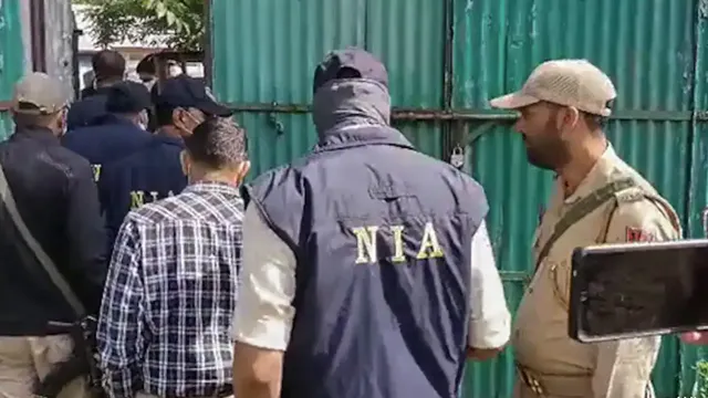 ସନ୍ଦେଶଖାଲି ପରେ ଏବେ ମେଦିନାପୁରରେ ଏନଆଇଏ ଟିମ୍ ଉପରେ ଜୋରଦାର ଆକ୍ରମଣ । ଗାଡି ଉପରକୁ ପଥରମାଡ